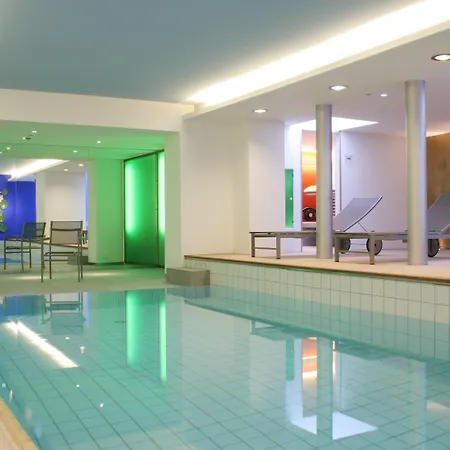 Ambassador מלון 4*