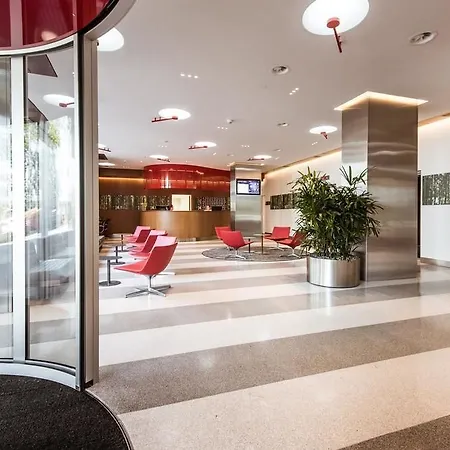 Ambassador Hotell 4*