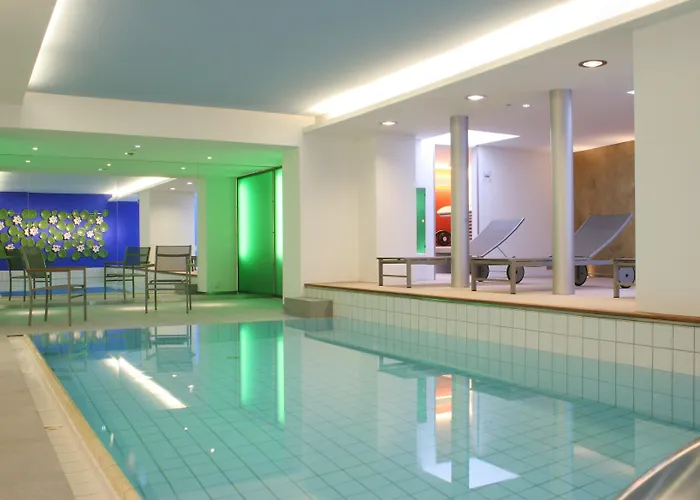 Ambassador Hotell 4*