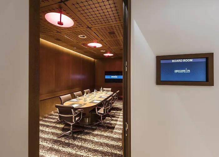 Ambassador Hotell 4*