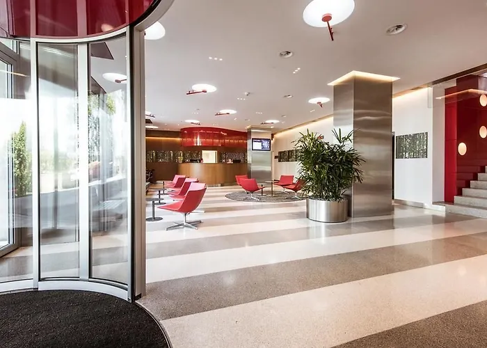 Ambassador Hotell 4*