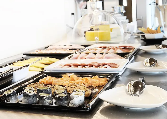 Ambassador Hotell 4*